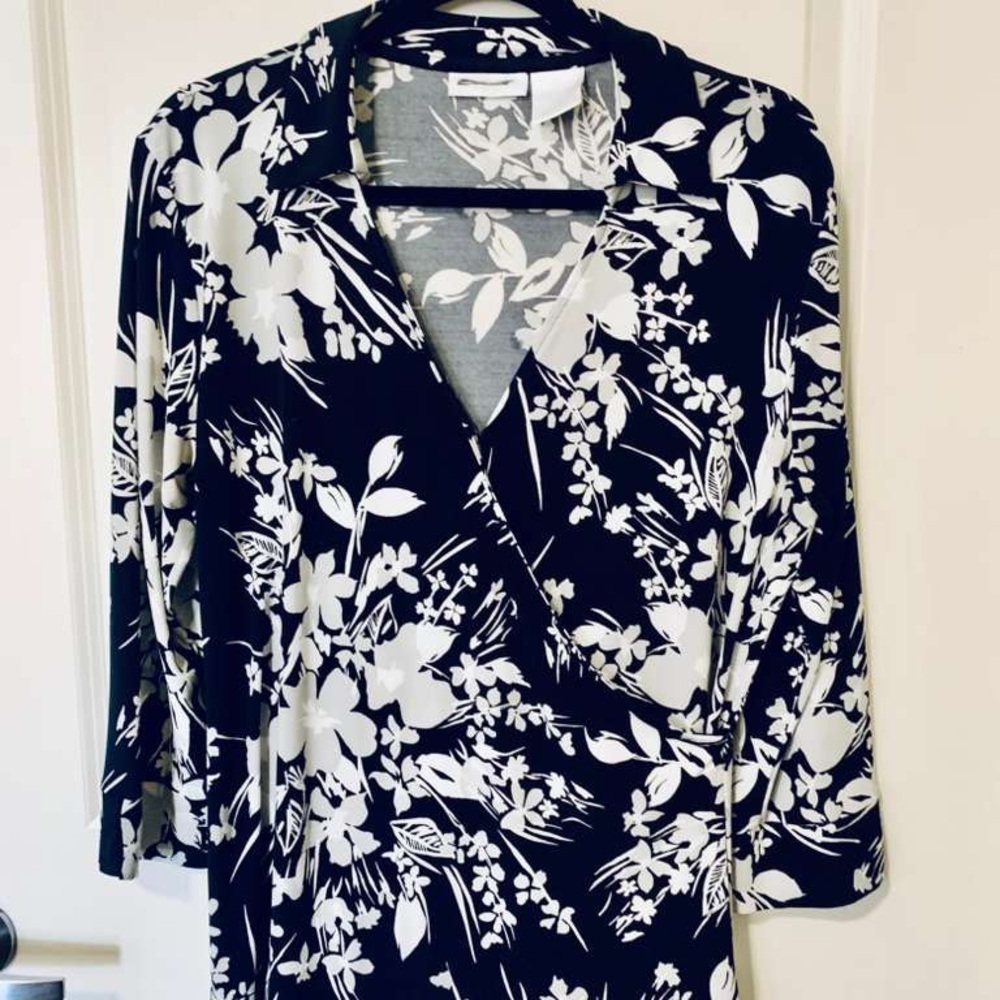 Worthington Floral Long Sleeve Women’s Top. Size Large V Neck